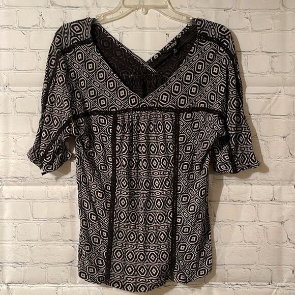 Lucky Brand black/white boho peasant style top in medium - Picture 1 of 3